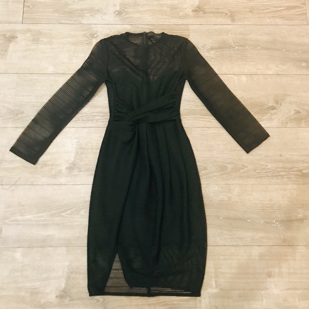 Sexy black dress with long sleeves 🖤